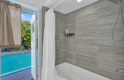 Central Stunning Villa with Heated Pool Cabana - Foto 57