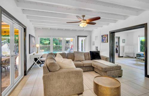 Modern Tropical Pool House North Miami Hot Tub - Foto 32