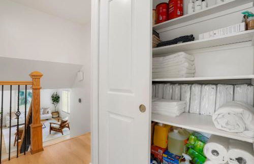 Large Home, 2 Living Rooms, Great for Family/Pets! - Foto 14