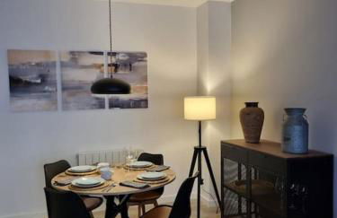 QEhome - confort, parking y cargador EV en el centro de Manresa - Photo 7