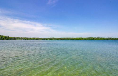 Cabin Getaway with Private Dock, Walk to Trail! - Foto 35