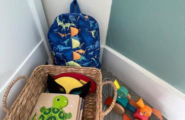 Sunlit Surf House 4BR Downtown Walk to beach - Foto 5