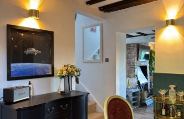 Boho Chic Cottage & Wild Garden nr Soho Farmhouse - Photo 16