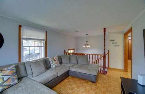 Bluefield Home with Covered Deck - Near Parks! - Foto 3