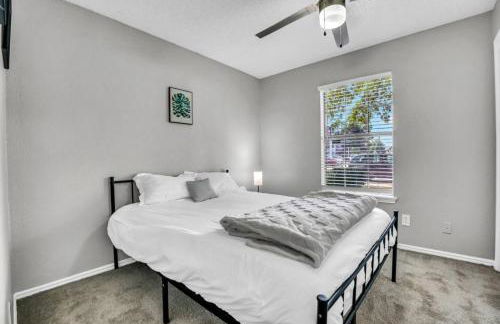 Relaxing 2BR Apartment with Pool and Gym - Foto 18