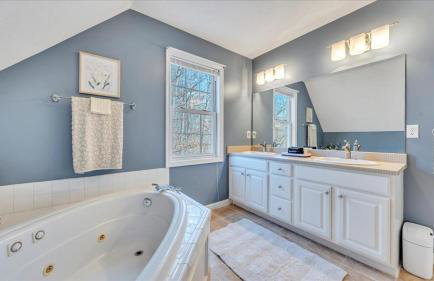 Lakefront 3BR with Dock, Fire Pit, Lawn Games, and Game Room - Foto 15