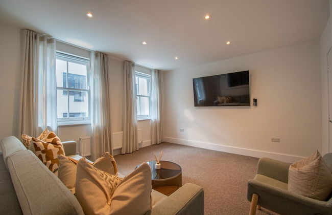 2 Bedroom Flats in Covent Garden - Photo 17