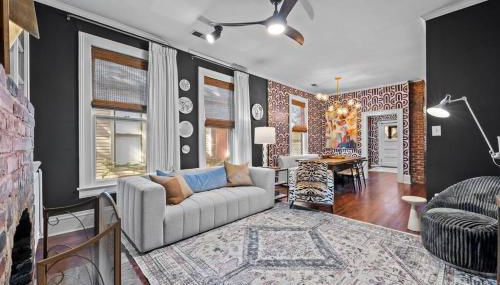 Large historical home w/ fire pit, chef kitchen. - Photo 5