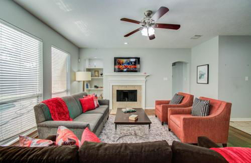 Luxury Pool Home Near Sugar Land Town Center - Photo 1