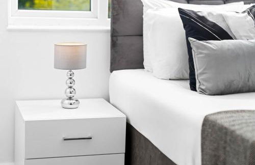 Stylish Four Bedroom House - Garden - Parking - Great Barr 110F - Foto 37