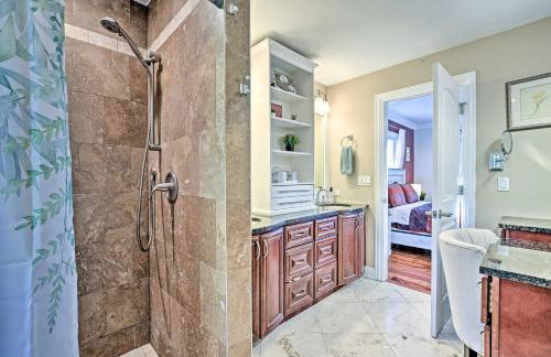 Lakefront Home with Game Room, Theater and Dock! - Foto 15