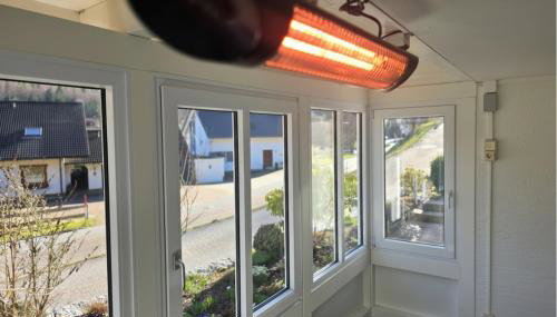 Rückzugsort mit Bergblick in Baiersbronn-Obertal - beheizter Wintergarten & kostenfreier Parkplatz - 70qm Ferienwohnung - Foto 3