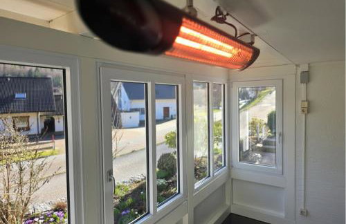 Rückzugsort mit Bergblick in Baiersbronn-Obertal - beheizter Wintergarten & kostenfreier Parkplatz - 70qm Ferienwohnung - Foto 3