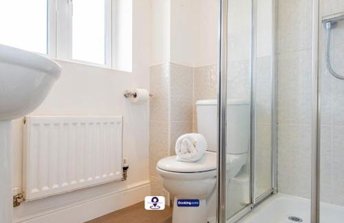 Last-Minute Escapes ! Summer Days l RTM Stay l 4 -Bed House By Finesse Stays Short Lets & Serviced Accommodation Wakefield With Parking, Contractors - Foto 51