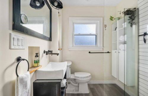 Charming Home in Inner Southeast Portland - Photo 16