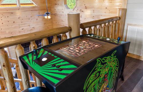 Smoky Bear Splash Top Rated Private Pool Cabin with Hot Tub, Mtn Views, Arcade Games, Excellent Location - Foto 30