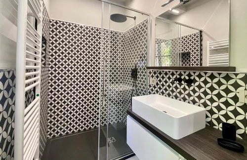 Elegant & Comfortable Modern Home with swimming pool - Foto 28