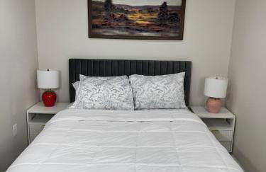 Julie's Cozy 2 Bedroom Basement Apartment - Foto 4