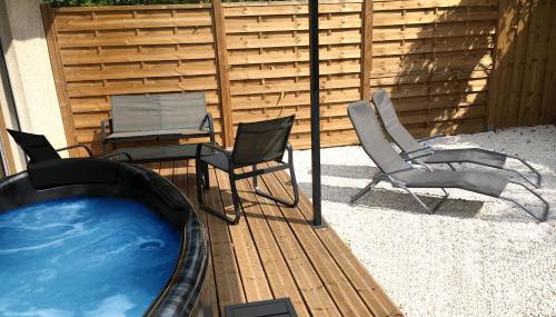 LOFT SPA - Côté château. - Foto 3, Garden view