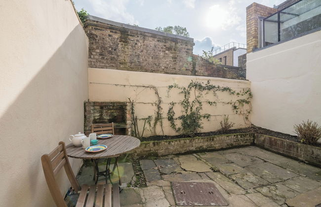 At Home in Chelsea - Photo 33