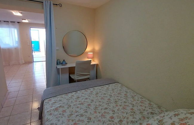 Coastal Charm in Kaštel Kambelovac With Terrace & Sea Views - Foto 2