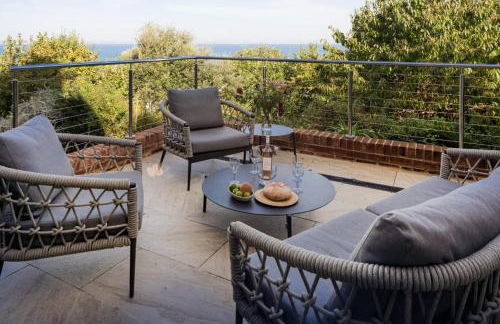 Bay House - Photo 12