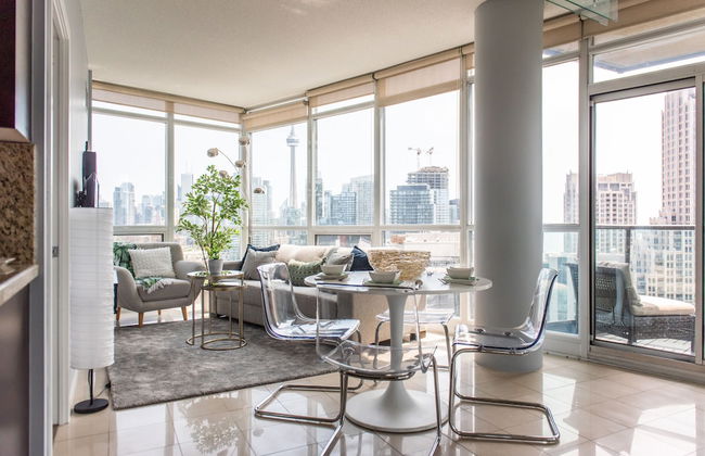 QuickStay CN Tower View Condo in Fort York - Foto 35