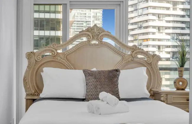 Lanterra Downtown Cn Tower - Photo 28