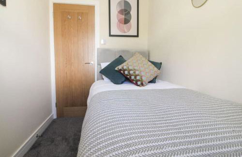 Cosy Modern 3 Bedroom House in Bradford City - Foto 48