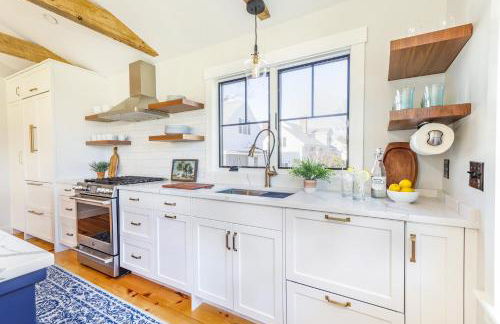 Renovated kitchen less than 2 miles to Beach! - Foto 27