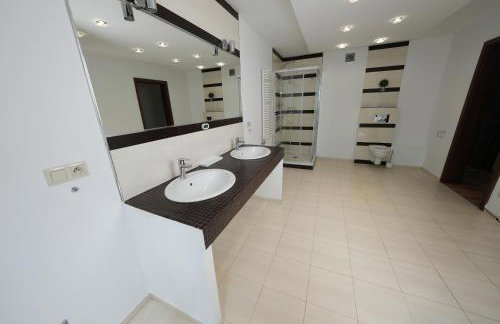 Dom nad rzeką - Foto 3