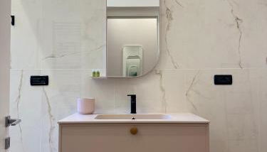 Lucy's Flowers - Photo 2