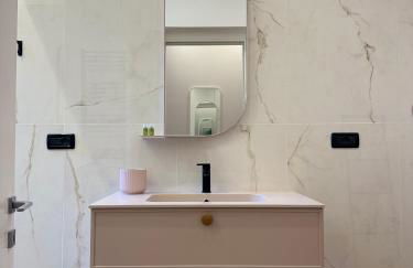 Lucy's Flowers - Photo 2