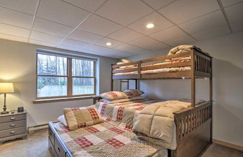 Secluded Gaylord Cabin with Deck, Fire Pit and Grill! - Foto 14