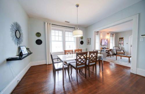 Elegant 1BR in Elizabeth with Covered Porch - Foto 27