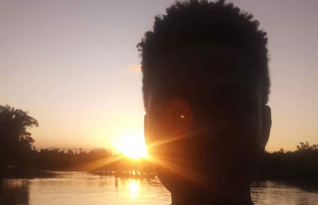 Paseo en canoa por el río Congo al atardecer - Foto 4