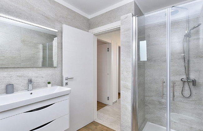 Modern Villa With Private Hydromassage Pool - Photo 19