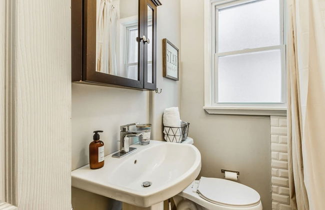 Great 6 Bedroom Peaceful Family Retreat in the University District - Foto 19