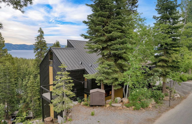 Lake View, Firepit, Game Room Remodeled Lake Tahoe Luxury Cabin by Avantstay - Foto 23