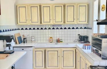 Stunning farmhouse with heated private pool in Provence - Photo 10