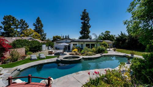 Newly remodeled home w pool & private back yard - Foto 1, Garden, sunbed, Garden view