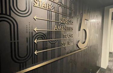 Muse- Morgan Wallen Speakeasy and Giant Balcony - Foto 17