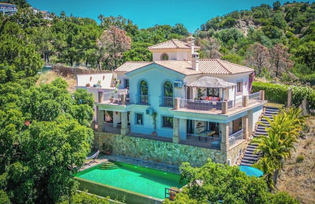 Luxury Villa - Sleeps up to 8 & Infinity Pool - Photo 1