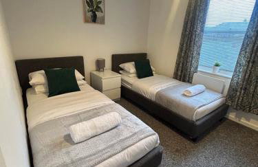 Central 3 bedroom Apartment & Free Parking- Ideal 4 long stays - Foto 16