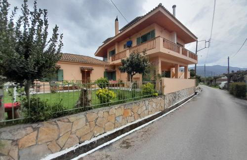 The Lake House'' -Trichonida Lake - Foto 1