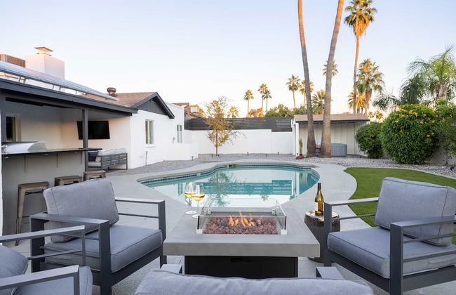 Grayhawk by Avantstay Modern Home w/ Pool, Hot Tub, Bocce, Fire Pit, Pool Table, Putt-putt & Putting Green - Foto 29