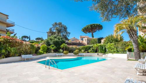 Apartment in Sainte-Maxime with swimming pool and terrace - Photo 2