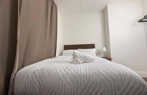 Spacious 3 Bed House Perfect for Contractors & Families with free Wi-fi and Parking - Foto 33