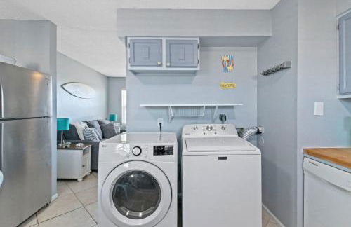 2BR Retreat with Pool, Near Beach and The Hangout - Photo 15