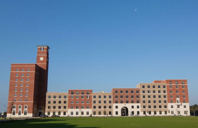 Bay Campus - Photo 1